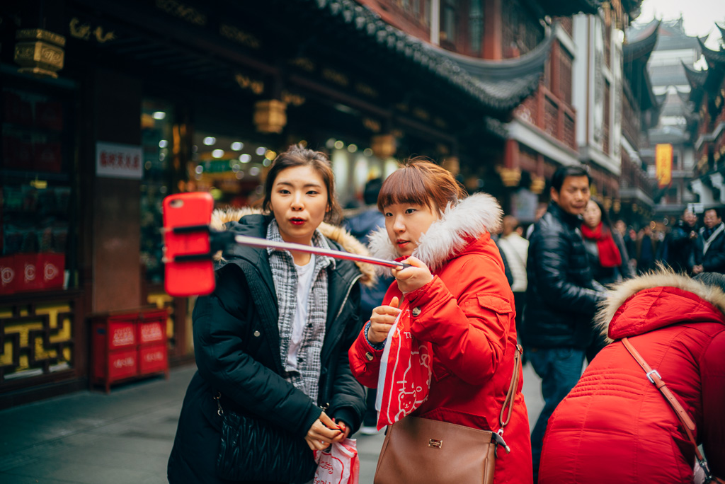 Tourists taking selfie by Gino Zhang, on Flickr